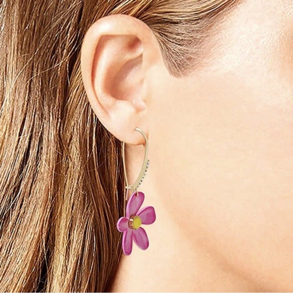 NWT $38 Betsey Johnson Flower Dangle Earrings - Picture 3 of 6